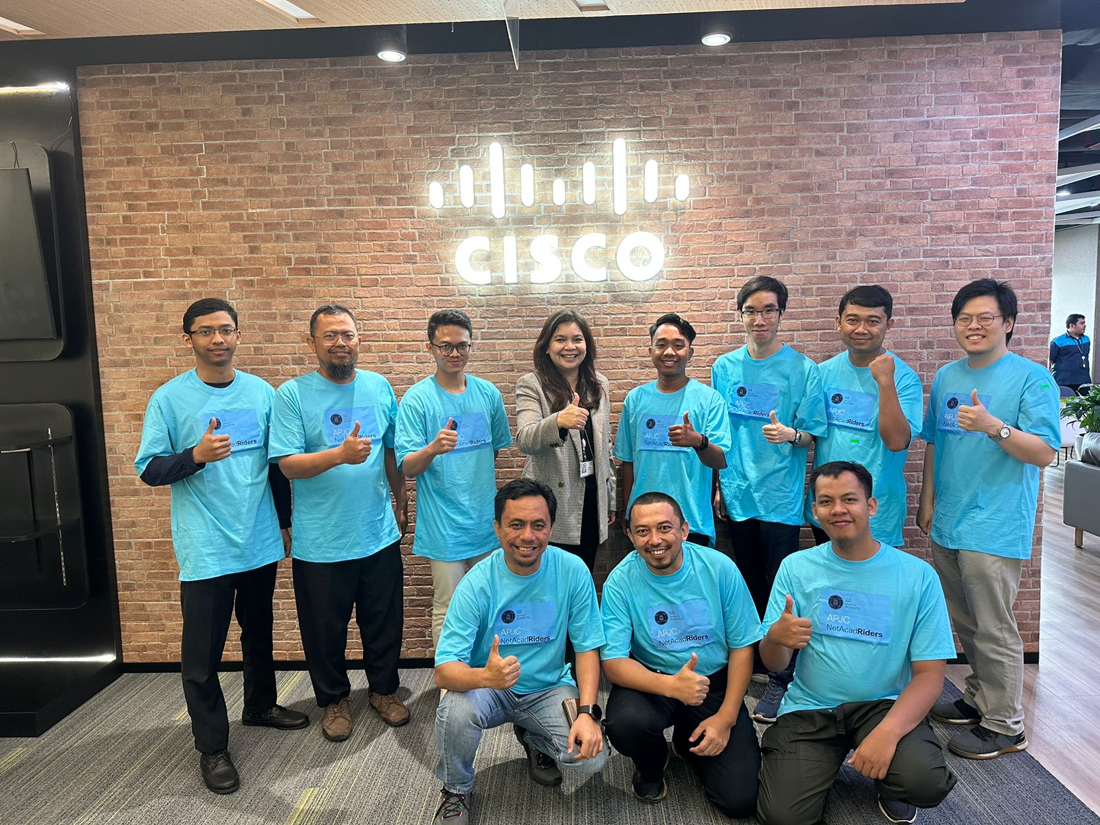 Mahasiswa D3 Teknik Komputer dapat mendali gold kejuaraan Netacad Rider tingkat Nasional Mahasiswa D3 Teknik Komputer dapat mendali gold kejuaraan Netacad Rider tingkat Nasional