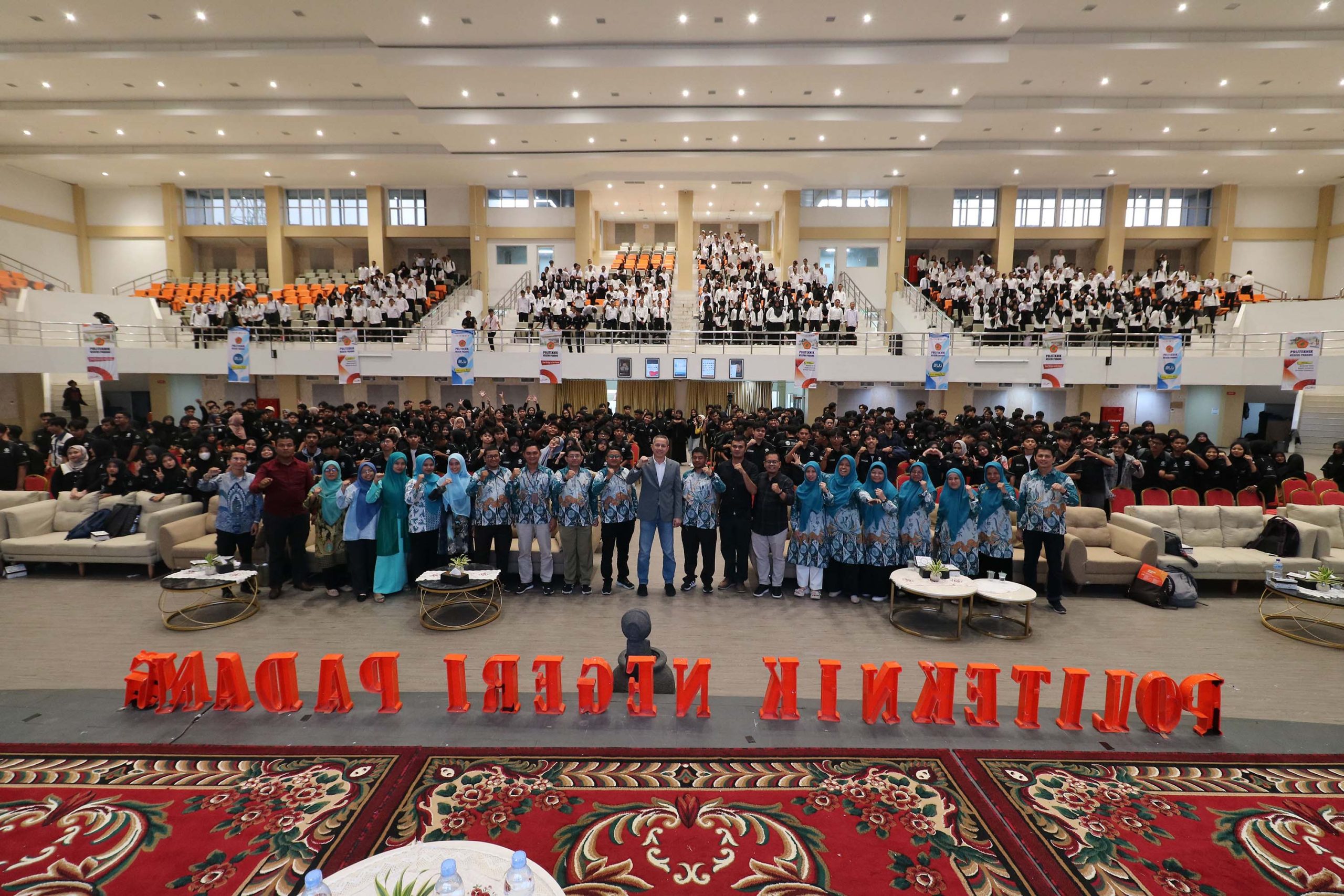 SEMINAR MENTAL HEALTH DAN COMMUNICATION SKILL BAGI CIVITAS AKADEMIKA JURUSAN TEKNOLOGI INFORMASI SEMINAR MENTAL HEALTH DAN COMMUNICATION SKILL BAGI CIVITAS AKADEMIKA JURUSAN TEKNOLOGI INFORMASI