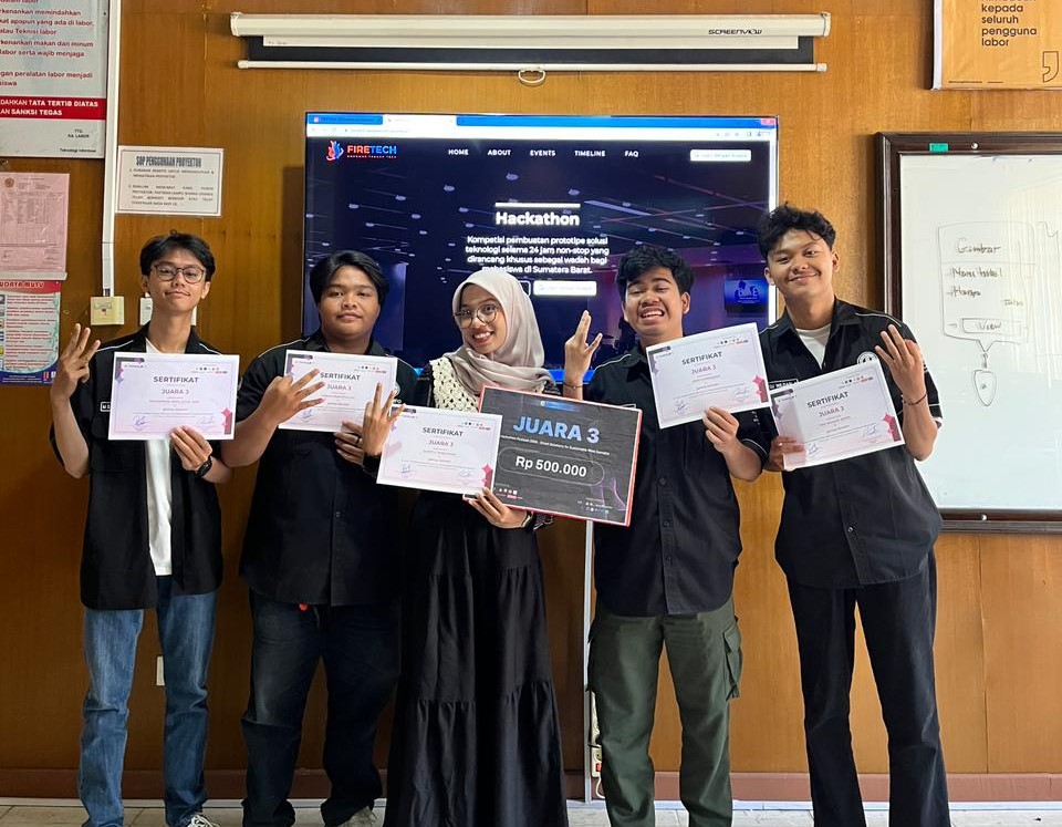 Mahasiswa TI PNP Raih Juara 3 Hackathon Sumbar 2025 lewat Inovasi “SapaSumbar” Mahasiswa TI PNP Raih Juara 3 Hackathon Sumbar 2025 lewat Inovasi “SapaSumbar”