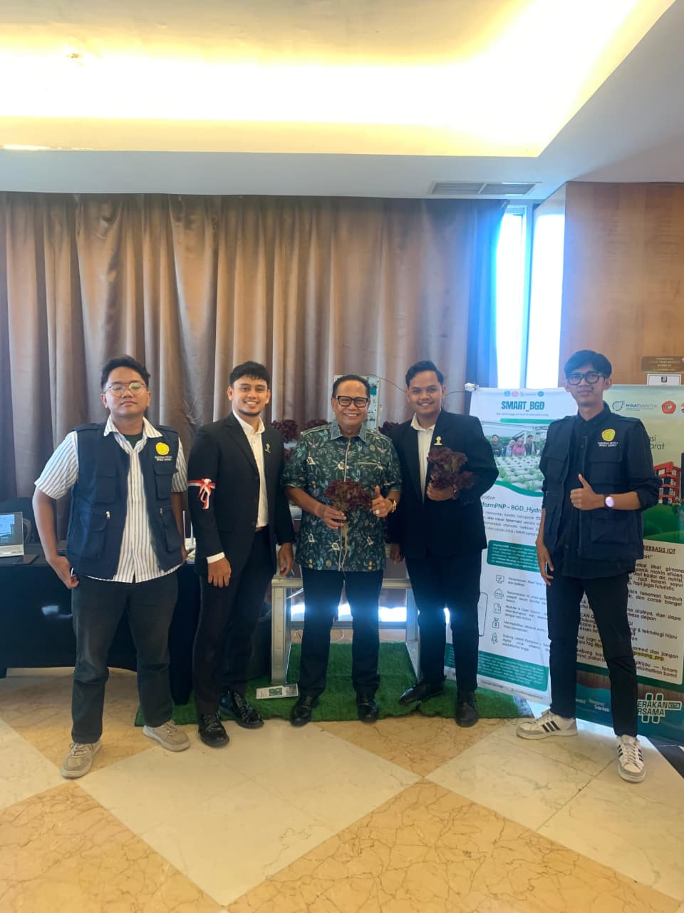 Tim Pengabdian Jurusan Teknologi Informasi Pamerkan Alat Smart_BGD di Hadapan Wakil Wali Kota Padang dan pengurus HIPMI Padang
