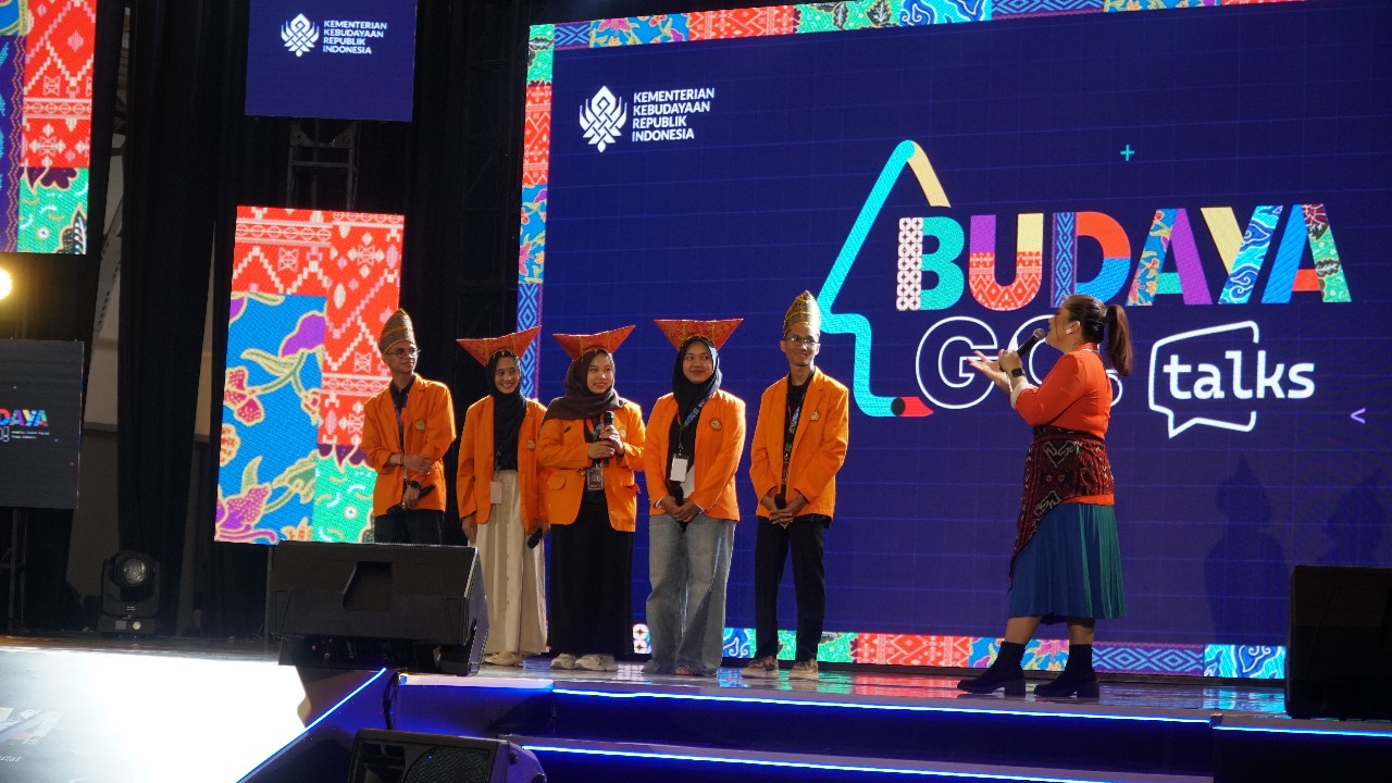 Rima Batombe: Pelestarian dan Pembelajaran Interaktif Sastra Minang Berbasis AI