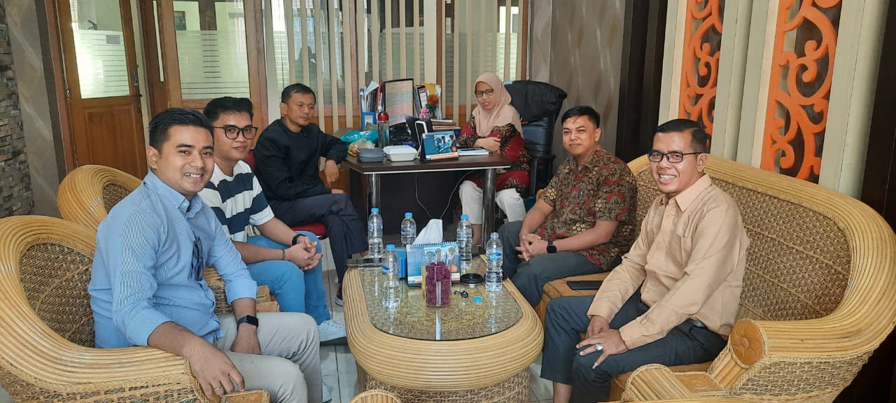 Kunjungan Direktur PT Nagari Global Trust, Edo Pratama—alumni TI PNP, untuk Pengembangan SDM Bersertifikasi BNSP