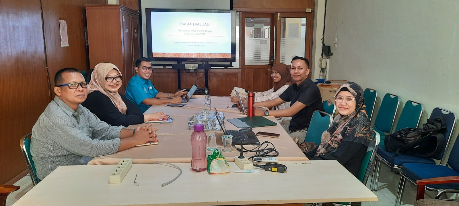 Rapat Evaluasi Proses Belajar Mengajar Program Alih Jenjang D-4 TRPL Berlangsung Kondusif dan Konstruktif