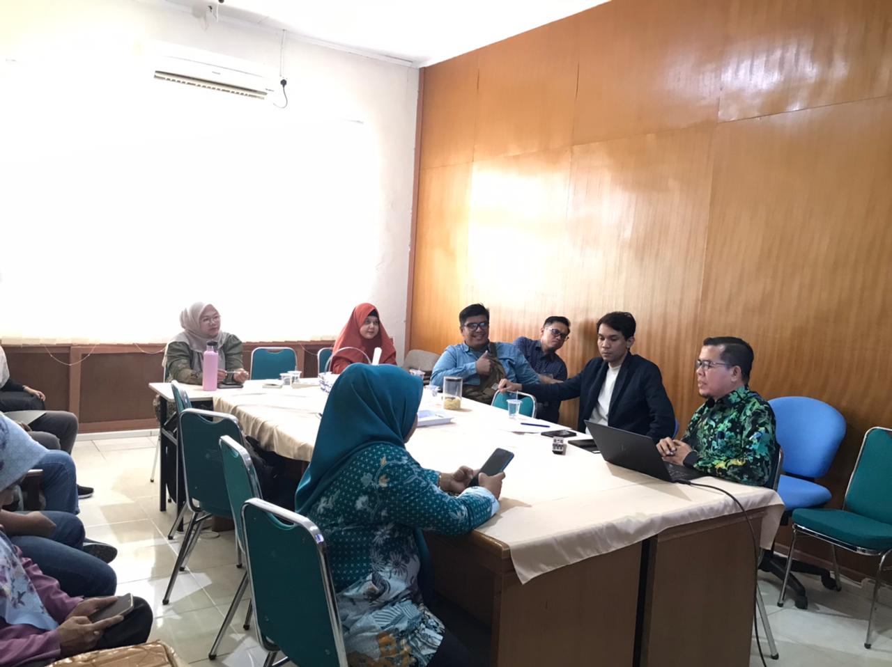 Jurusan Teknologi Informasi Gelar RTM Bersama Tenaga Kependidikan: Wujud Komitmen Meningkatkan Layanan Akademik dan Kebersihan Lingkungan