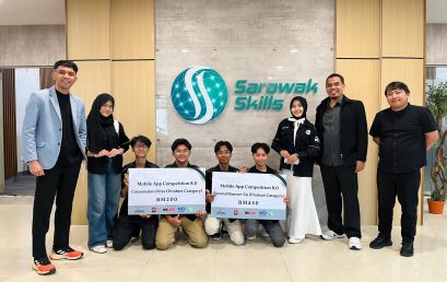 Dobrak Panggung Internasional, Mahasiswa Jurusan Teknologi Informasi Politeknik Negeri Padang Borong Juara di Mobile App Competition 8.0 Malaysia