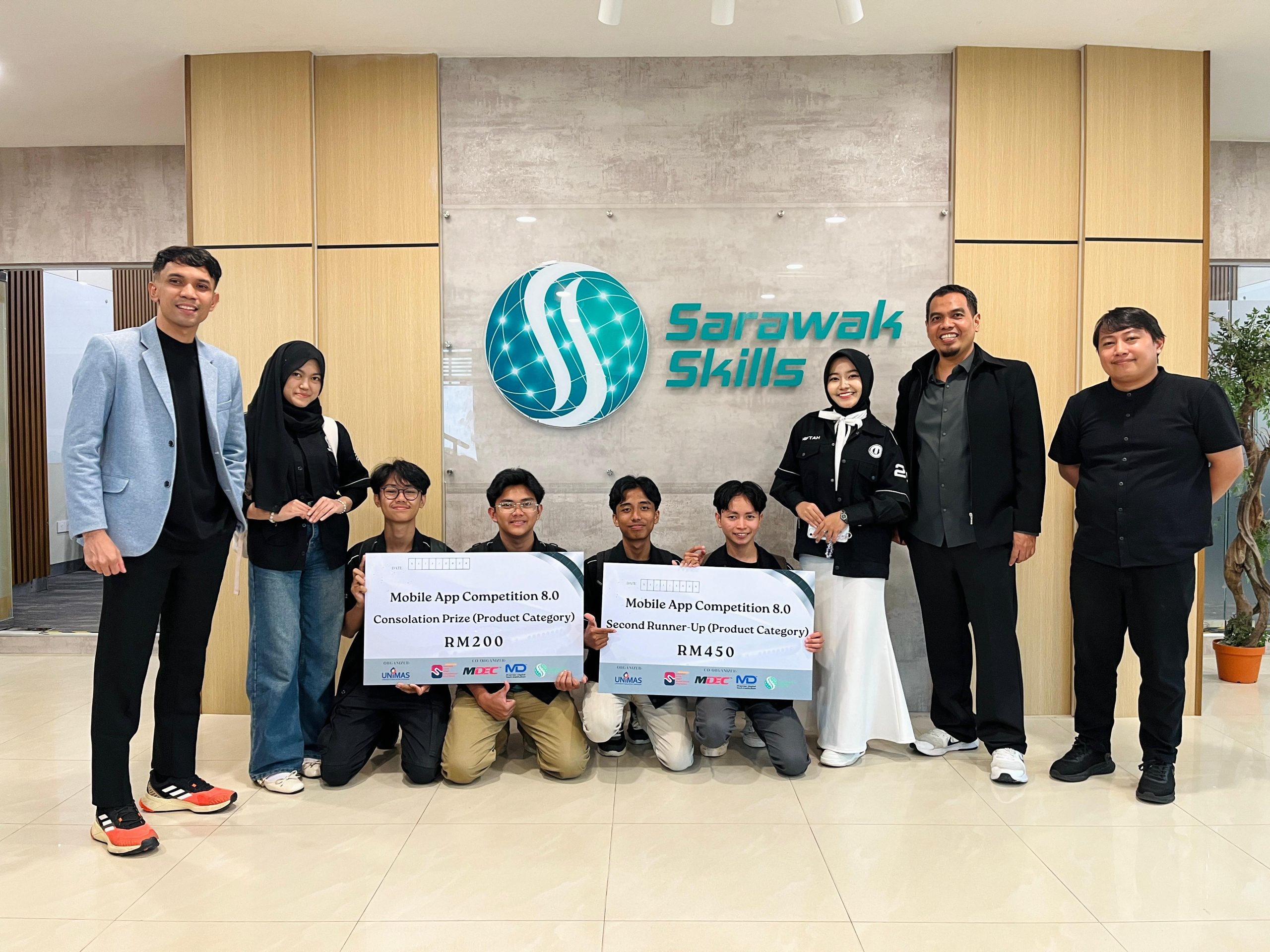 Dobrak Panggung Internasional, Mahasiswa Jurusan Teknologi Informasi Politeknik Negeri Padang Borong Juara di Mobile App Competition 8.0 Malaysia