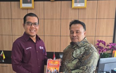 Penguatan Budaya Akademik, Jurusan TI Politeknik Negeri Padang Serahkan Buku SIKAP ke Perpustakaan dan Pimpinan Institusi