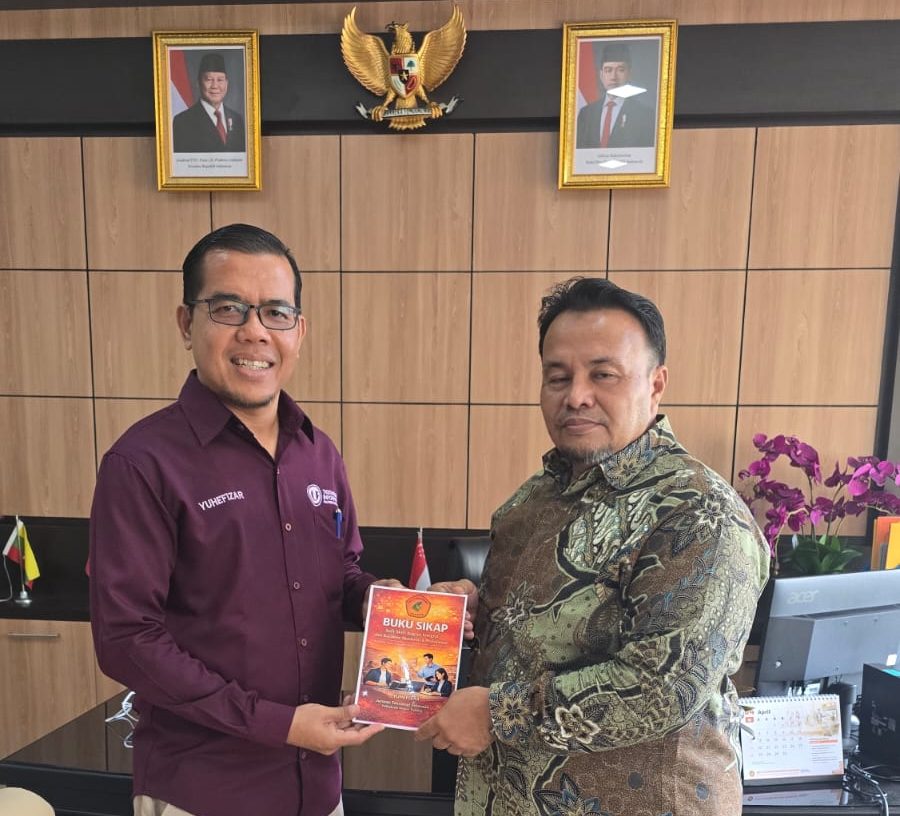 Penguatan Budaya Akademik, Jurusan TI Politeknik Negeri Padang Serahkan Buku SIKAP ke Perpustakaan dan Pimpinan Institusi