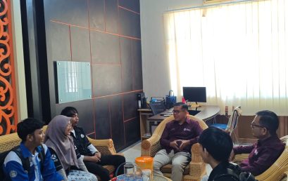 Mahasiswa TI PNP Peserta Grand Final Borneo HackWknd 2026 Laporkan Hasil Kegiatan kepada Ketua Jurusan