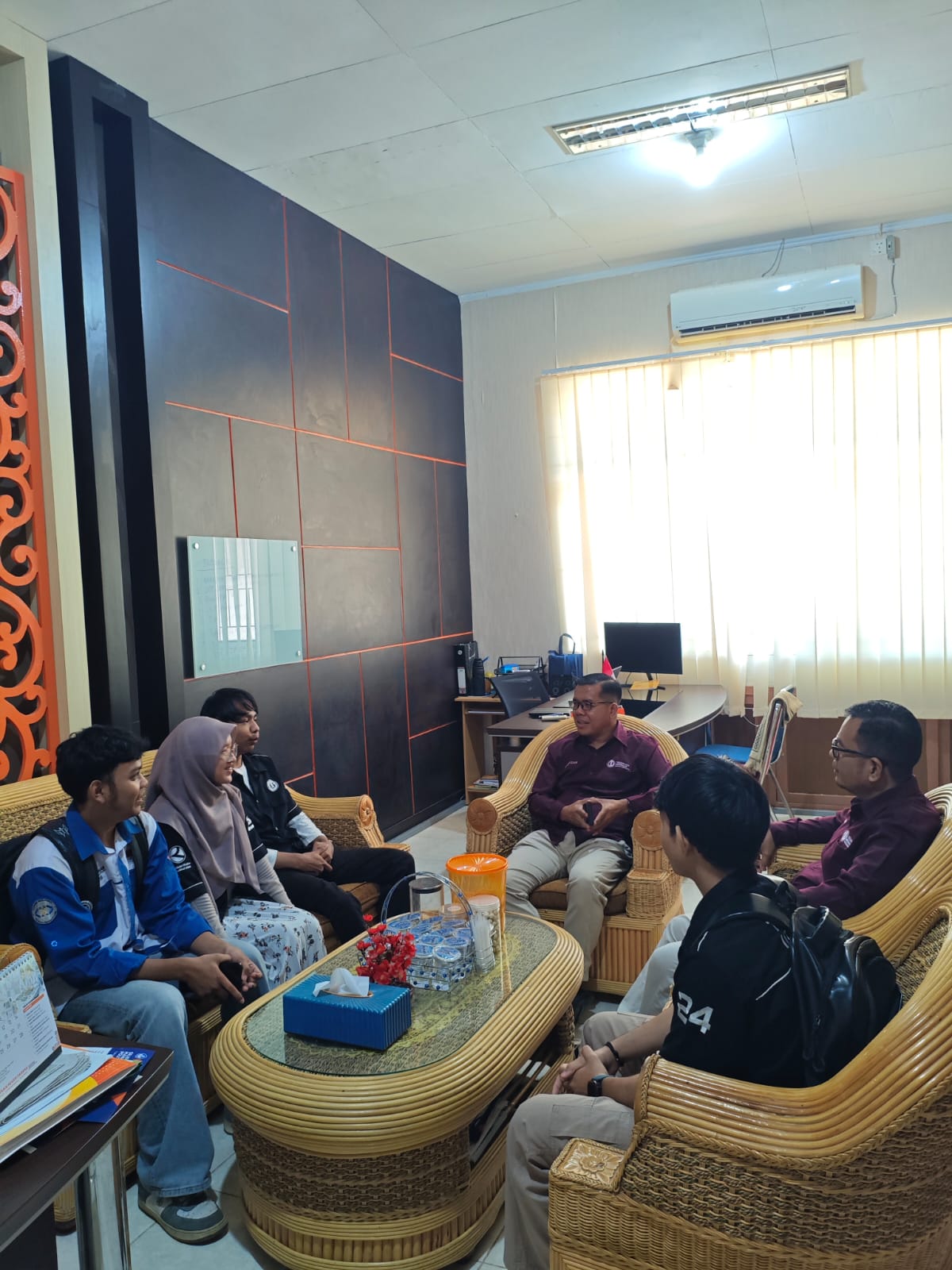 Mahasiswa TI PNP Peserta Grand Final Borneo HackWknd 2026 Laporkan Hasil Kegiatan kepada Ketua Jurusan Mahasiswa TI PNP Peserta Grand Final Borneo HackWknd 2026 Laporkan Hasil Kegiatan kepada Ketua Jurusan